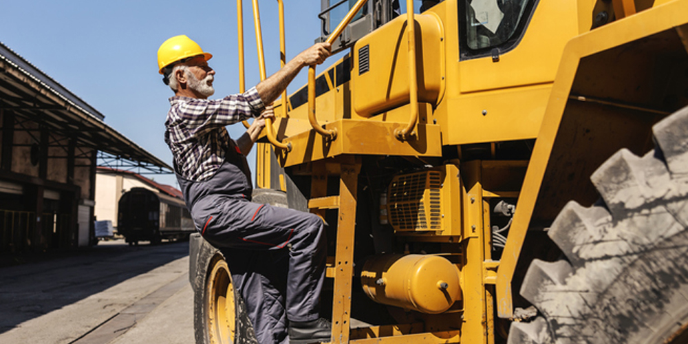 Equipment operator training in Riyadh, KSA – forklift, confined space and LOTO courses by Etihad Pioneers