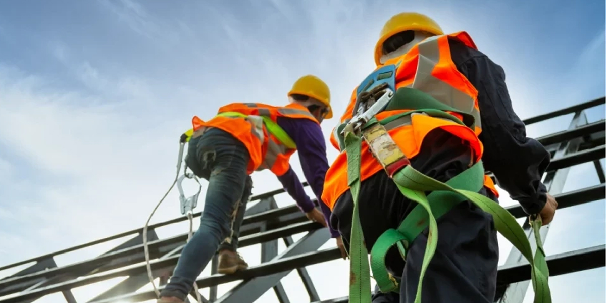 Worker assembling a mobile access tower during PASMA Training in Saudi Arabia